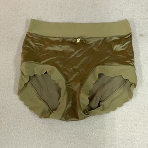 NWOT Woman’s lot of 5 panties